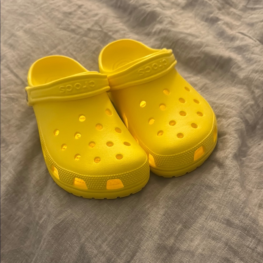 Crocs Men’s Yellow Clogs